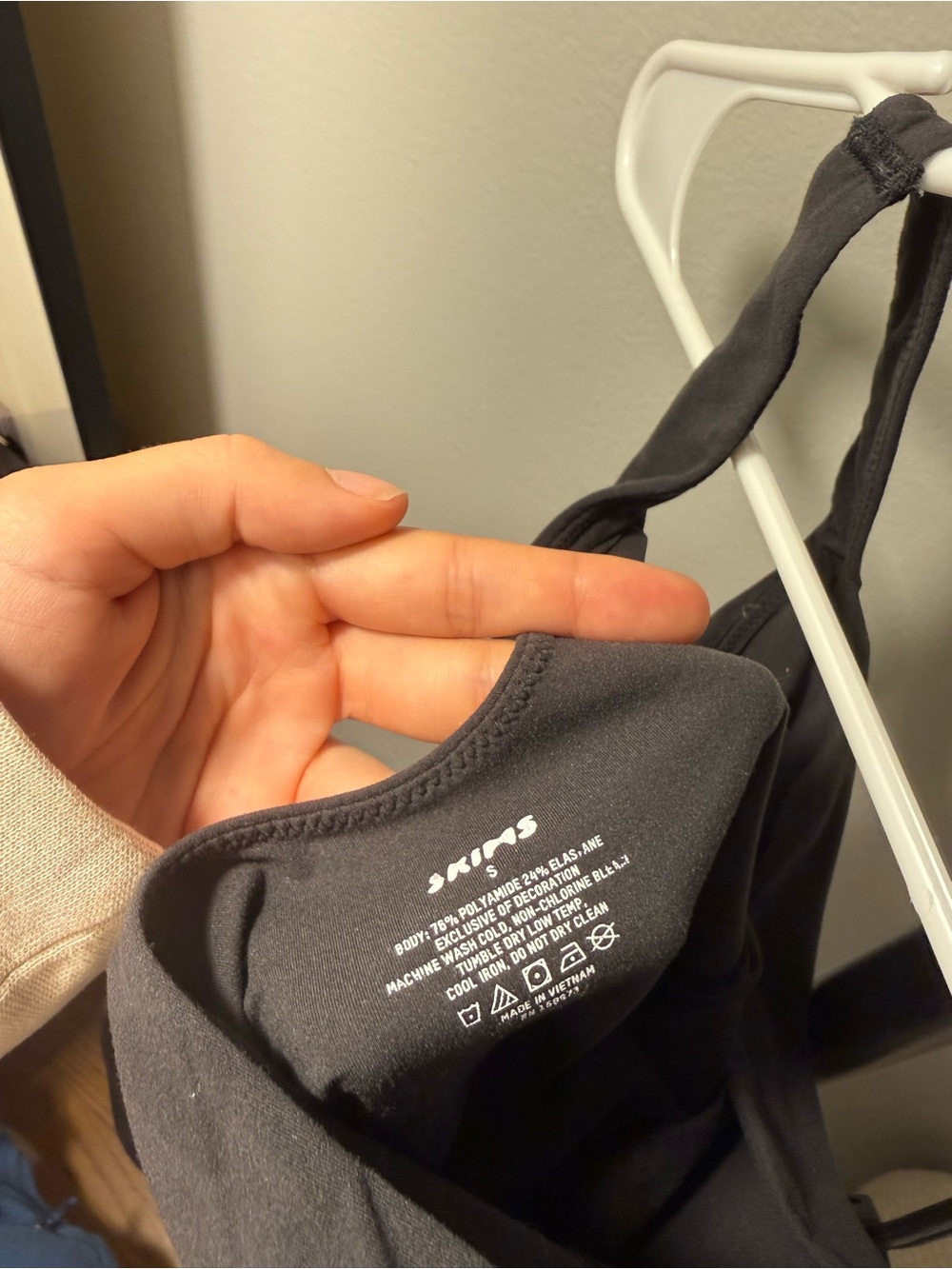 SKIMS Black Scoop Tank - Stretch Lightweight Layering